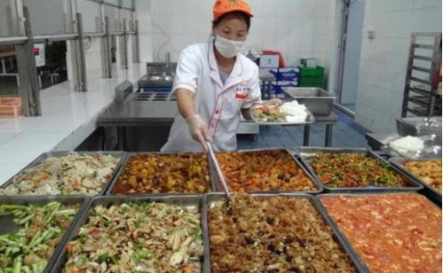 校长亲自干食堂，感慨，比外包难太多